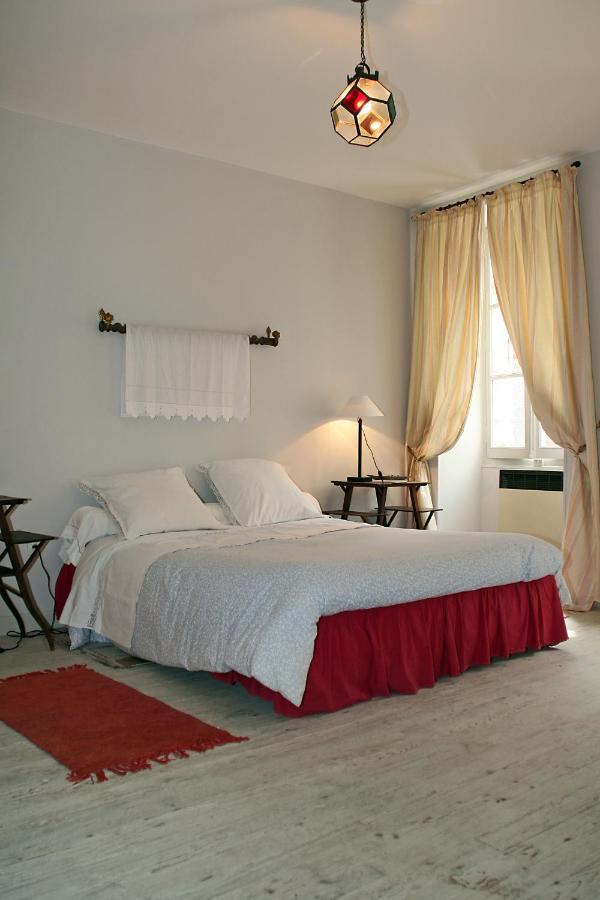 Le Tabellion Bed & Breakfast นัวเยร์ส-ซูร์-เซอไรน์ ภายนอก รูปภาพ
